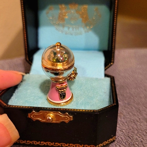 JUICY COUTURE PINK BUBBLE GUM MACHINE CHARM - Picture 5 of 9